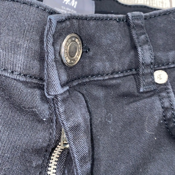 H&M black slim fit shorts size 30 - Picture 2 of 5